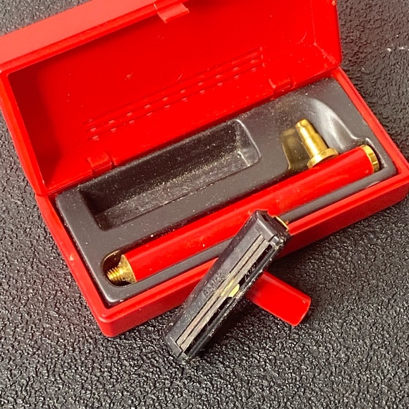 TONAL RAZOR IN CASE MADE IN ITALY SAFETY RAZOR BLADE RED IN COLOR USED Vintage - Picture 5 of 8